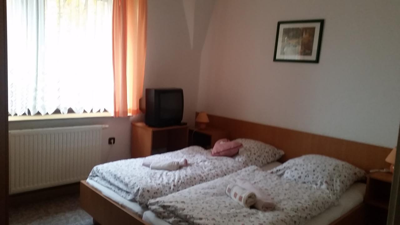 Pension Und Restaurant Die Burg Ehrenfriedersdorf Zewnętrze zdjęcie